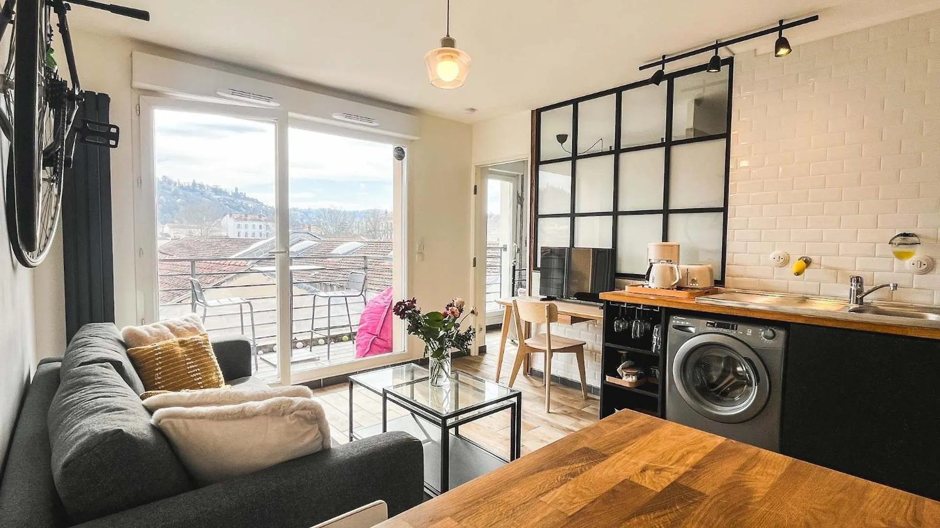 Au Petit Velo De Vienne - Balcon, Vue Panoramique & Parking Gratuit Lägenhet