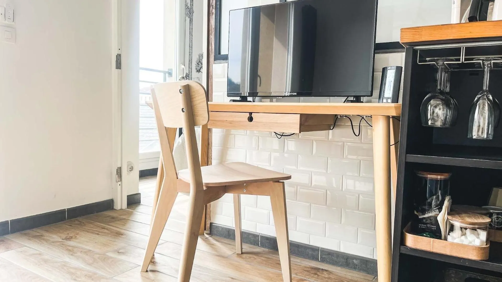 Au Petit Velo De Vienne - Balcon, Vue Panoramique & Parking Gratuit Lägenhet