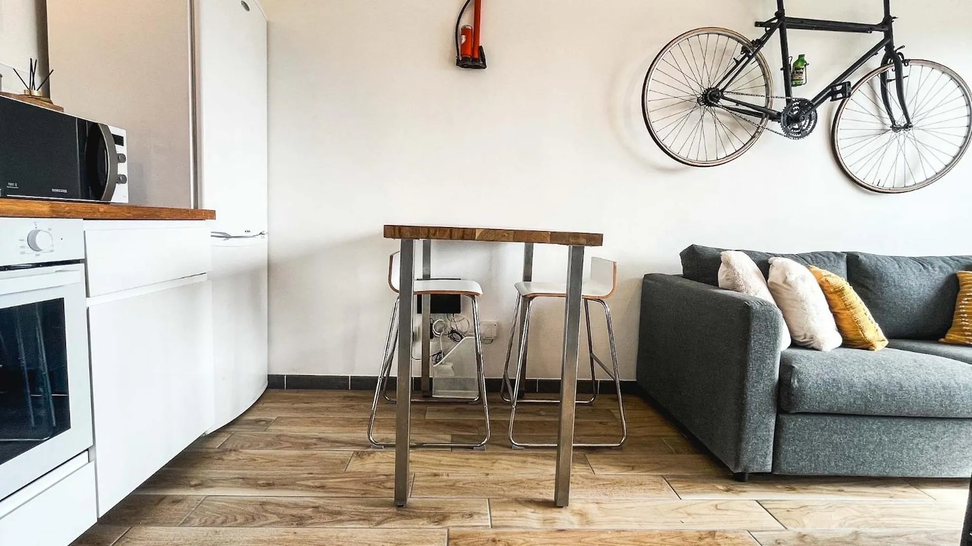 Au Petit Velo De Vienne - Balcon Avec Vue Et Wifi Apartment 0*, Vienne (Isere)