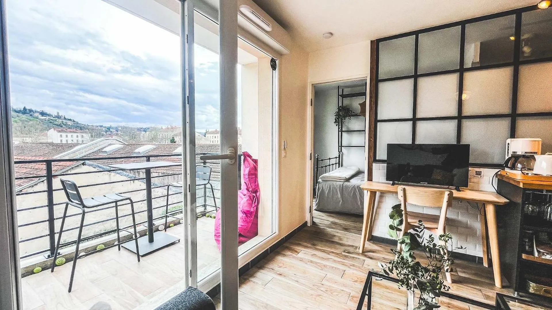 Au Petit Velo De Vienne - Balcon Avec Vue Et Wifi Apartment 0*, Vienne (Isere) France