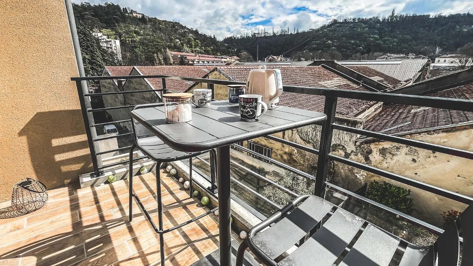 Au Petit Velo De Vienne - Balcon, Vue Panoramique & Parking Gratuit Lägenhet 0*, Vienne (Isere)