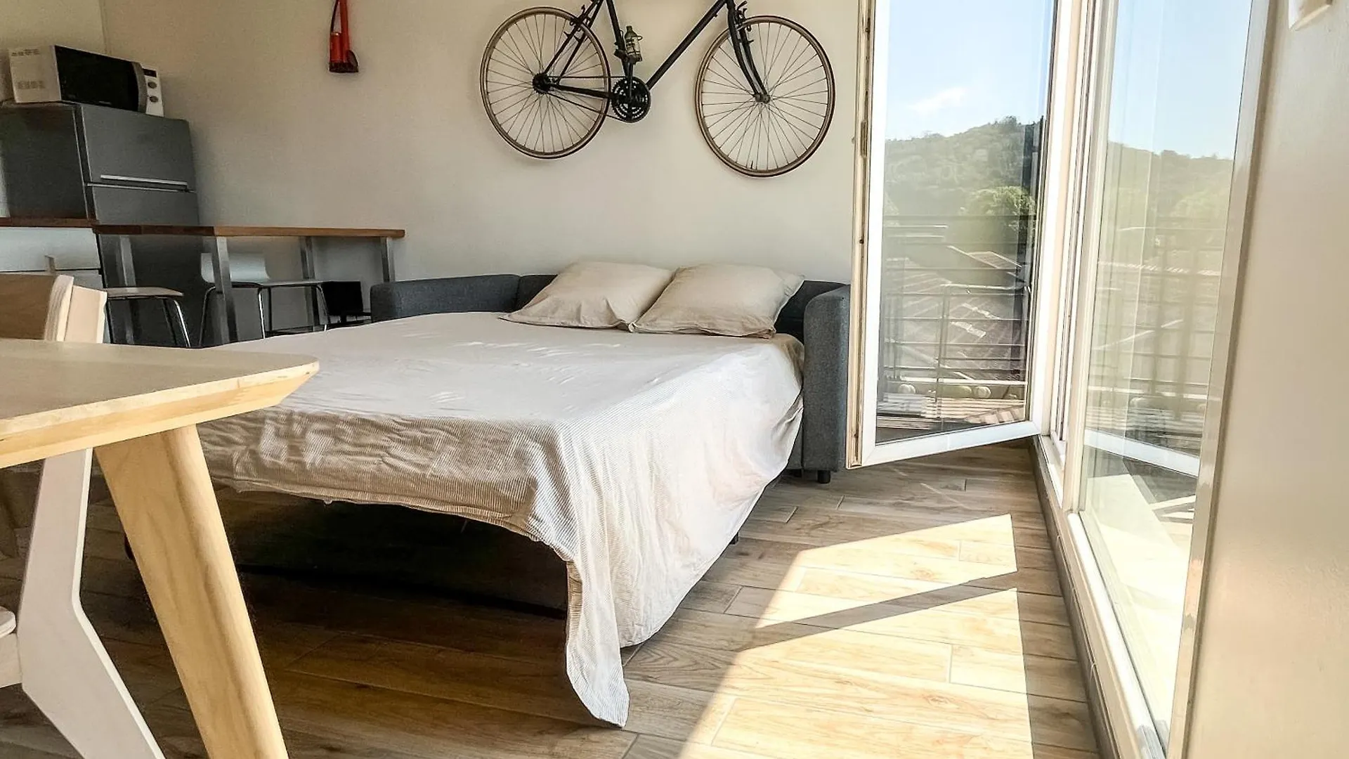 Au Petit Velo De Vienne - Balcon, Vue Panoramique & Parking Gratuit Lägenhet 0*, Vienne (Isere) Frankrike